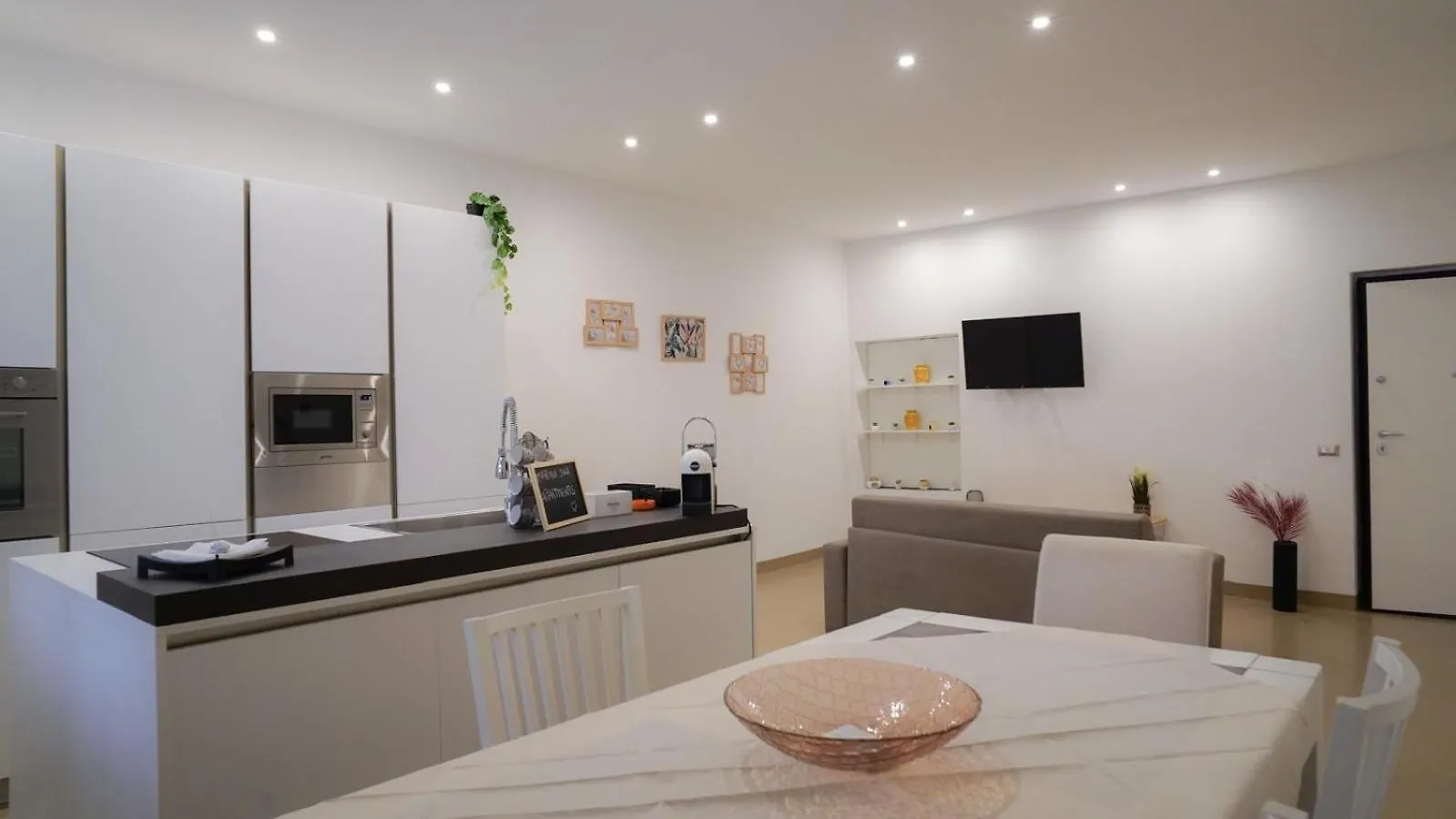 Marina Sea Apartments-Seaside Boutique Palermo 0*,  Itália